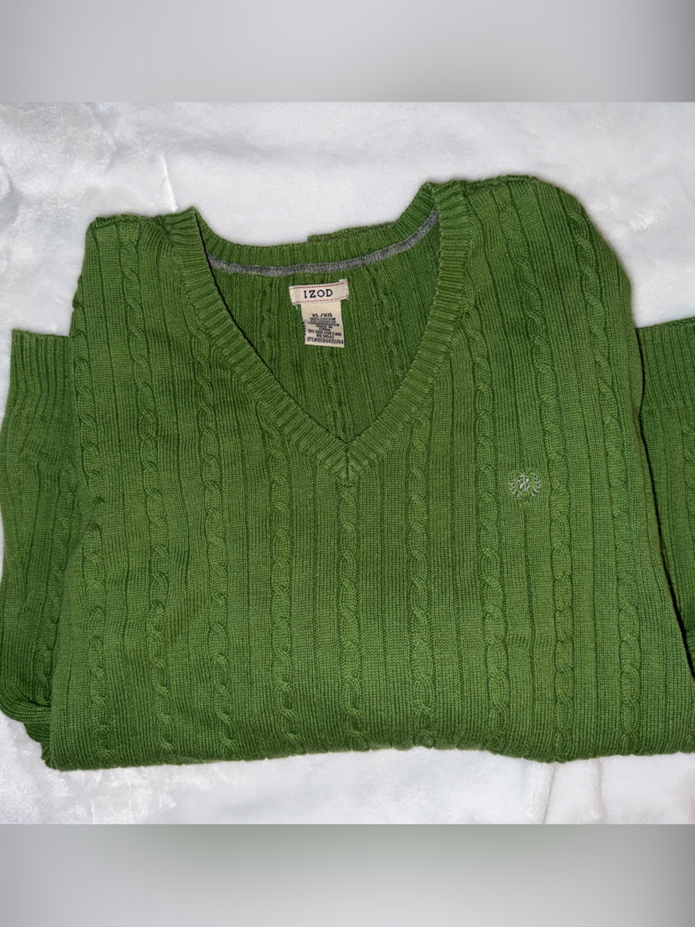 Vintage Izod Olive Green Cable Knit V-Neck Sweater